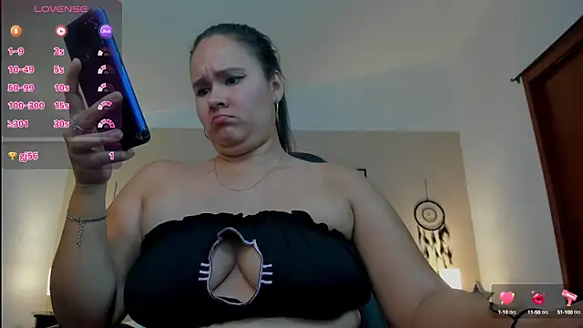 Snapshot of emily_lovexx chatting on 10-08-25, 09:26 emily lovexx online show from 10-08-25, 09:26