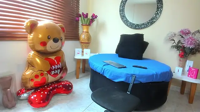 Snapshot of NicoleSantana chatting on 04-02-26, 08:15 NicoleSantana online show from 04-02-26, 08:15