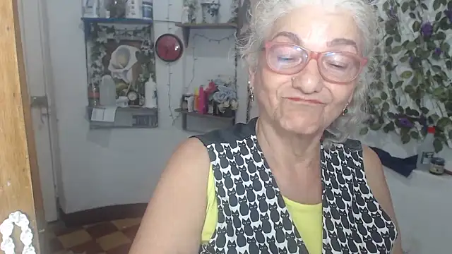 Snapshot of FunnyGrandma chatting on 05-24-26, 01:27 FunnyGrandma online show from 05-24-26, 01:27