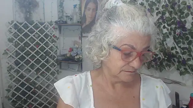 FunnyGrandma online show from 11-24-25, 10:32