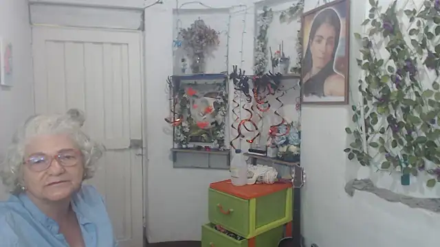 FunnyGrandma online show from 10-22-25, 02:33