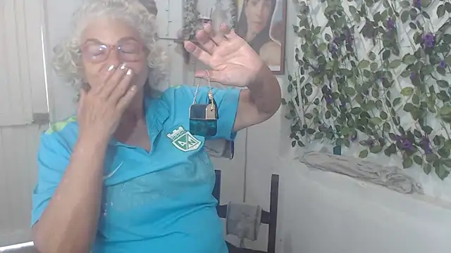 FunnyGrandma online show from 11-14-25, 06:33