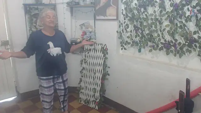 FunnyGrandma online show from 12-03-25, 05:01