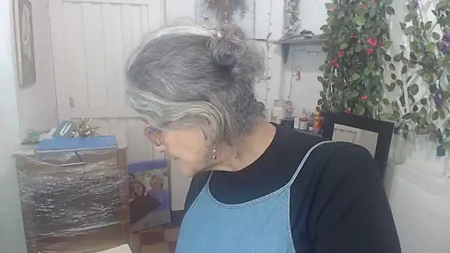 FunnyGrandma online show from 03-12-25, 01:36