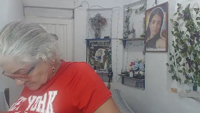 FunnyGrandma online show from 09-21-25, 01:33