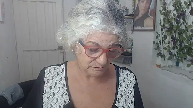 FunnyGrandma online show from 09-30-25, 11:11