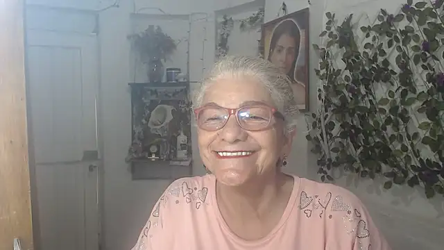 Snapshot of FunnyGrandma chatting on 06-06-26, 07:08 FunnyGrandma online show from 06-06-26, 07:08