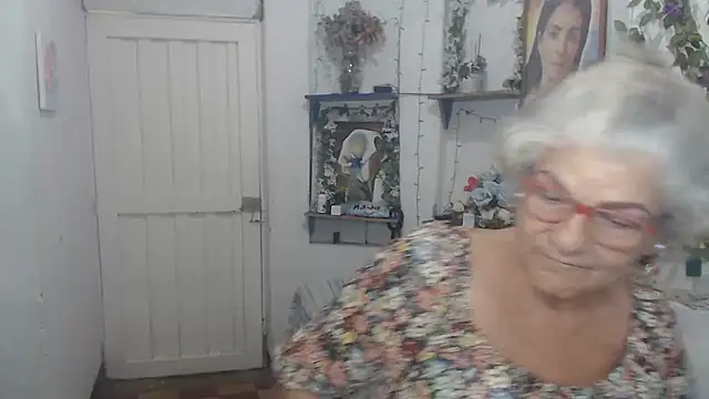 FunnyGrandma online show from 09-18-25, 01:30