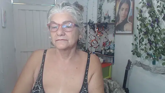 FunnyGrandma online show from 10-20-25, 03:45