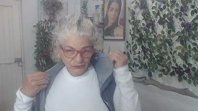 FunnyGrandma online show from 11-16-25, 04:28