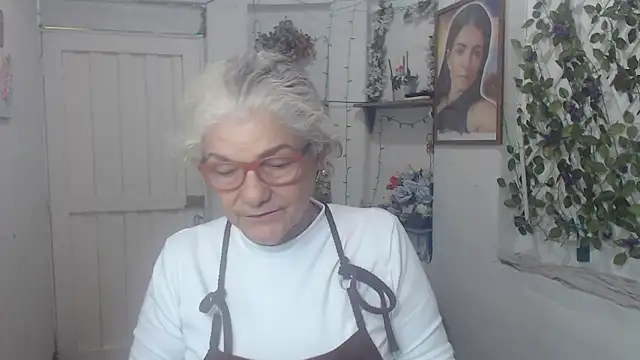 FunnyGrandma online show from 10-12-25, 10:11