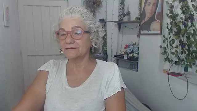 FunnyGrandma online show from 09-26-25, 05:42