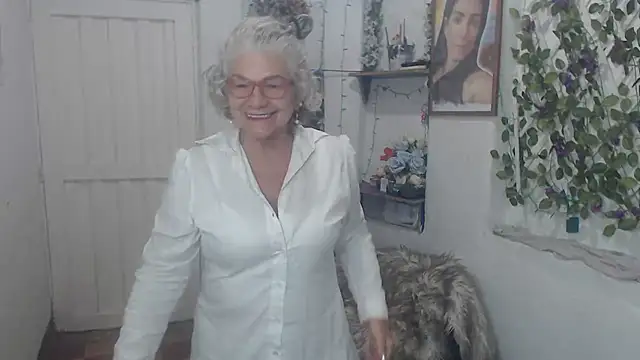 FunnyGrandma online show from 10-18-25, 02:35