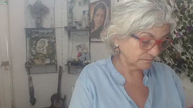 FunnyGrandma online show from 12-02-25, 08:43