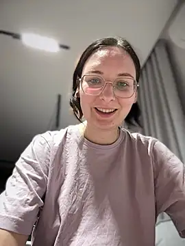 Snapshot of The_Snowwhitee chatting on 04-19-26, 07:49 The Snowwhitee online show from 04-19-26, 07:49