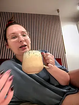 The Snowwhitee online show from 11-30-25, 03:57