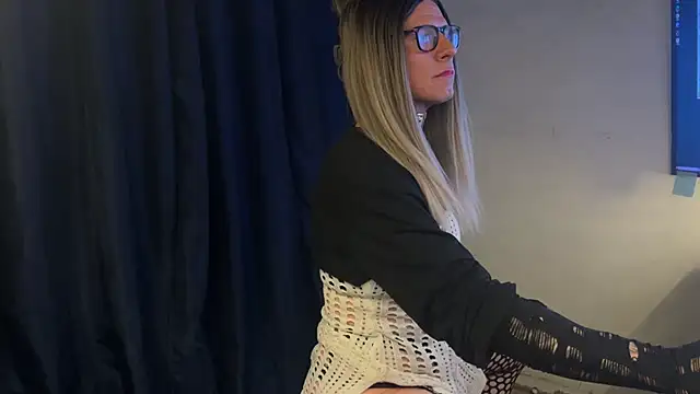 xdresserwithass online show from 11-21-25, 09:03