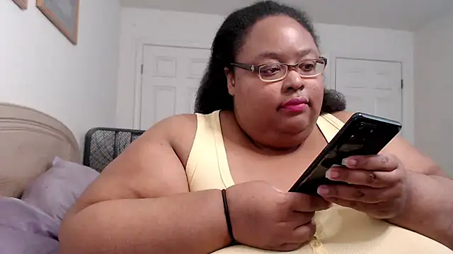 Loves Aura online show from 10-25-25, 12:10