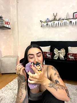 EmmyEvans1 online show from 11-17-25, 07:51