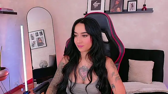 EmmyEvans1 online show from 04-10-26, 07:43