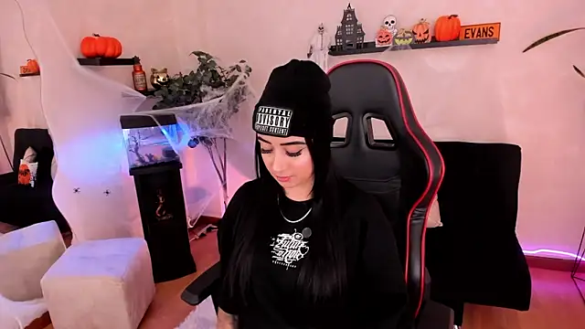 EmmyEvans1 online show from 10-17-25, 07:26