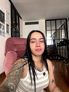 EmmyEvans1 online show from 09-29-25, 07:41