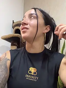 EmmyEvans1 online show from 12-16-25, 05:39