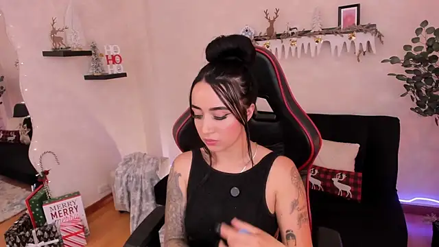 EmmyEvans1 online show from 11-12-25, 09:07