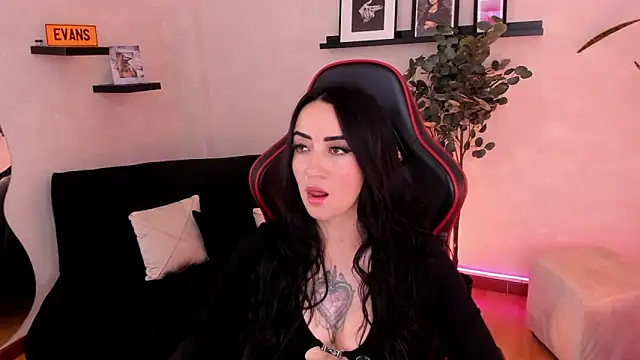 EmmyEvans1 online show from 11-10-25, 07:41