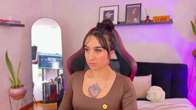 EmmyEvans1 online show from 02-23-26, 07:36