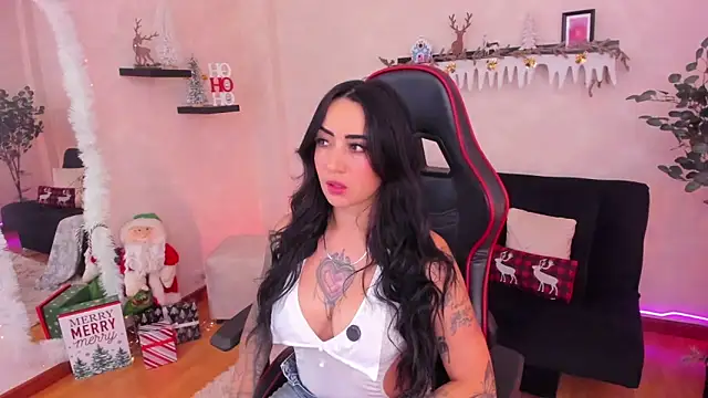 EmmyEvans1 online show from 11-18-25, 07:39