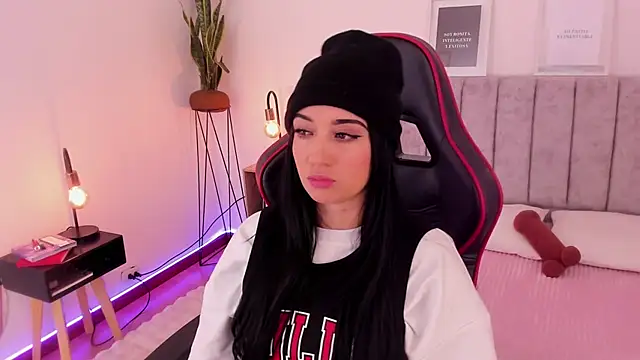 EmmyEvans1 online show from 03-19-25, 07:27