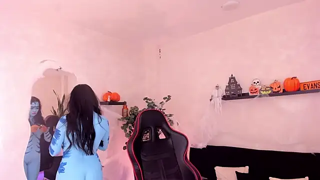 EmmyEvans1 online show from 10-31-25, 06:48