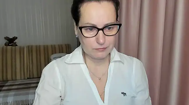 Snapshot of lauraoven chatting on 03-07-25, 07:19 lauraoven online show from 03-07-25, 07:19
