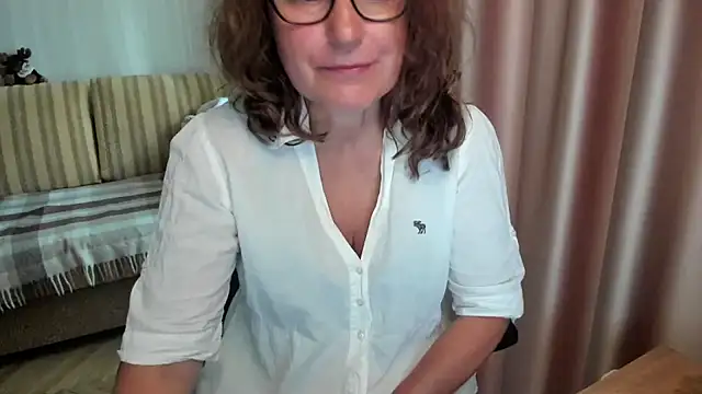 Snapshot of lauraoven chatting on 07-31-26, 07:52 lauraoven online show from 07-31-26, 07:52