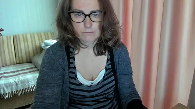 Snapshot of lauraoven chatting on 05-12-26, 07:49 lauraoven online show from 05-12-26, 07:49