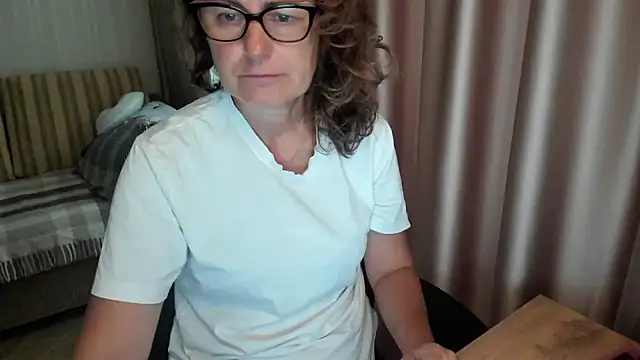 Snapshot of lauraoven chatting on 07-22-26, 01:57 lauraoven online show from 07-22-26, 01:57