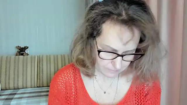 Snapshot of lauraoven chatting on 03-02-25, 07:54 lauraoven online show from 03-02-25, 07:54
