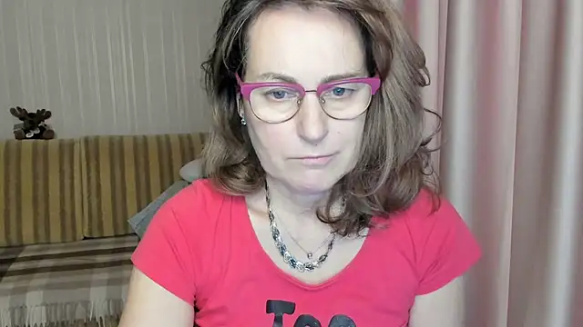 Snapshot of lauraoven chatting on 03-17-25, 01:08 lauraoven online show from 03-17-25, 01:08