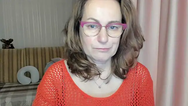 Snapshot of lauraoven chatting on 03-20-25, 07:14 lauraoven online show from 03-20-25, 07:14