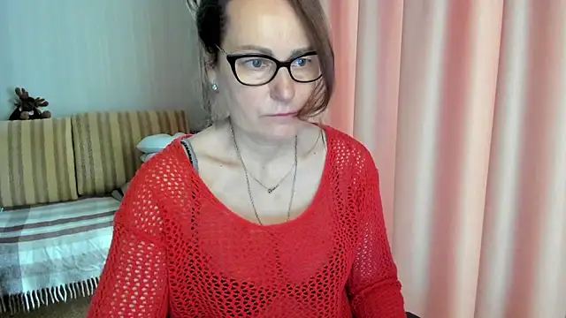 Snapshot of lauraoven chatting on 05-01-26, 08:52 lauraoven online show from 05-01-26, 08:52