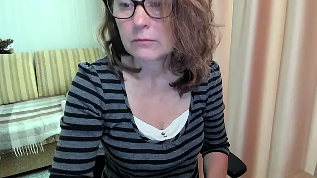Snapshot of lauraoven chatting on 06-20-26, 07:24 lauraoven online show from 06-20-26, 07:24