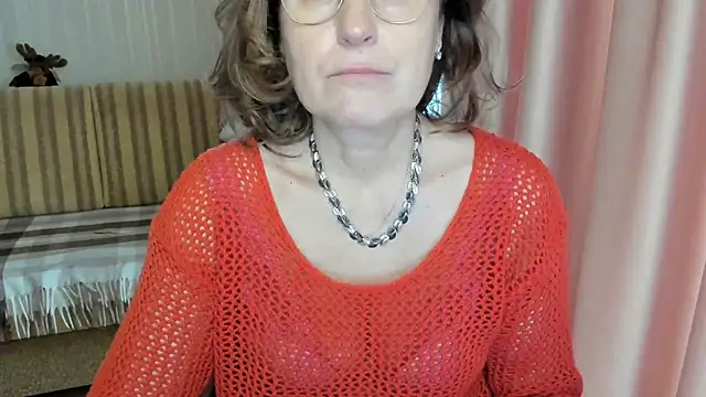 Snapshot of lauraoven chatting on 03-10-25, 10:50 lauraoven online show from 03-10-25, 10:50