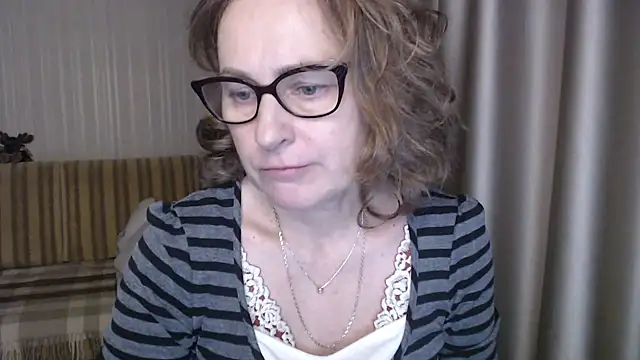 Snapshot of lauraoven chatting on 02-13-25, 05:44 lauraoven online show from 02-13-25, 05:44