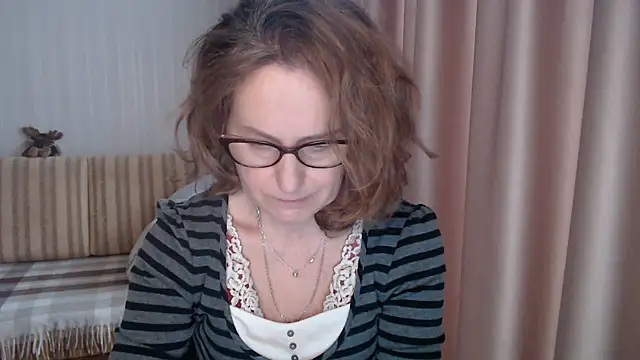 Snapshot of lauraoven chatting on 02-14-25, 08:21 lauraoven online show from 02-14-25, 08:21