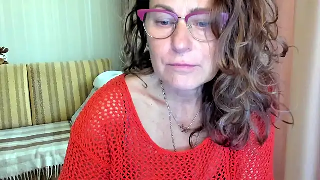 Snapshot of lauraoven chatting on 10-08-25, 06:59 lauraoven online show from 10-08-25, 06:59