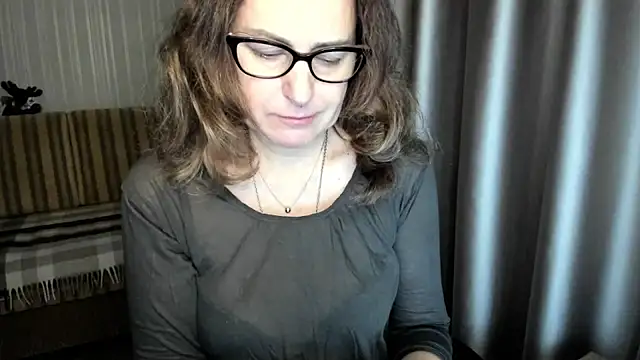 lauraoven online show from 12-16-25, 07:12