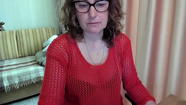 Snapshot of lauraoven chatting on 06-05-26, 07:03 lauraoven online show from 06-05-26, 07:03