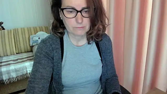 Snapshot of lauraoven chatting on 05-08-26, 07:45 lauraoven online show from 05-08-26, 07:45