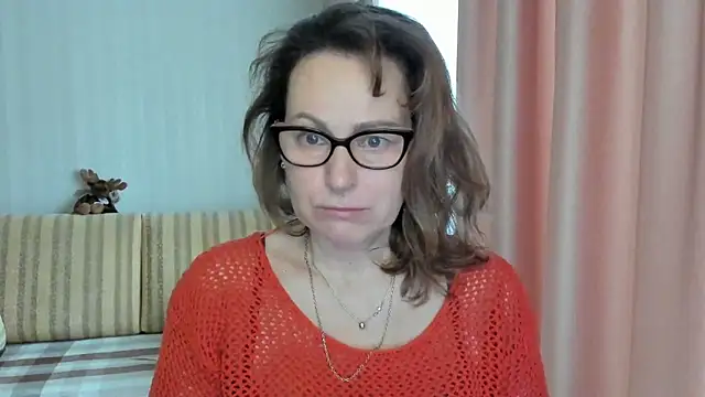 Snapshot of lauraoven chatting on 03-03-25, 07:35 lauraoven online show from 03-03-25, 07:35